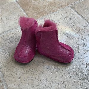 Sparkly pink fur ugg baby booties size small